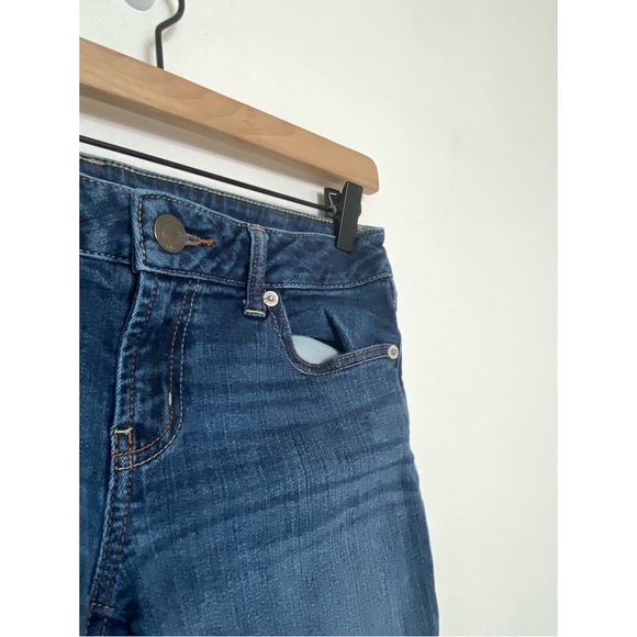 American Eagle Low Rise Favorite Boyfriend Mid Length Denim Shorts - Picture 13 of 13